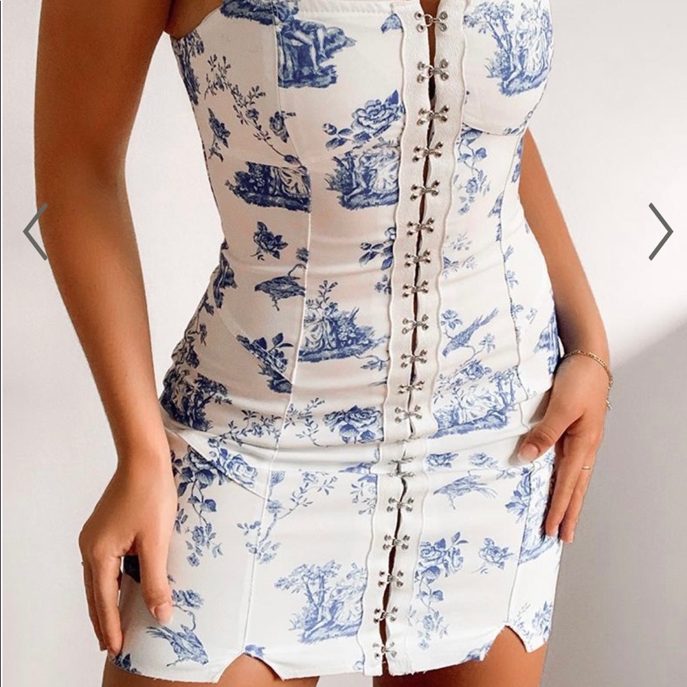 Showpo Vacation Forever Dress in Blue Floral AUS Size 8    (US 4)